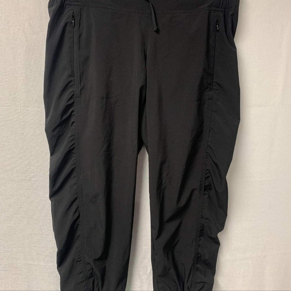 Athleta black capris - petite, size 4